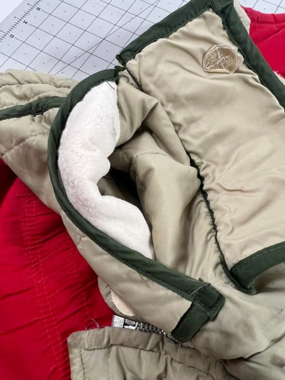 Vintage Pioneer Wear Reversible Quilted Hunting Vest Beige & Red Men’s M - Picture 15 of 15
